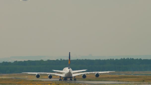 Traino Lufthansa Airbus 380 — Video Stock