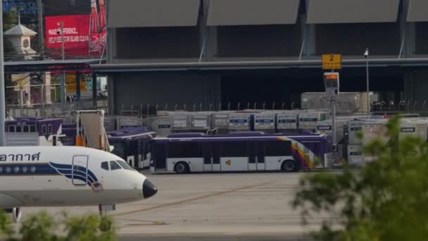 Avión en rodaje después del aterrizaje — Vídeos de Stock