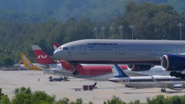 Aeroflot Boeing 777 leszállás — Stock videók