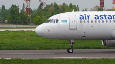 Air Astana Airbus A320 taksi