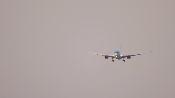 Boeing 787 Dreamliner se aproximando — Vídeo de Stock