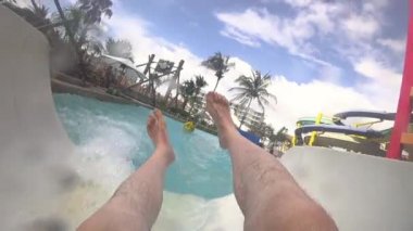 Su kaydırağı aşağı eğlence