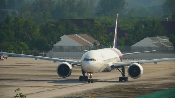 Taxiimng del avión antes de la salida — Vídeos de Stock