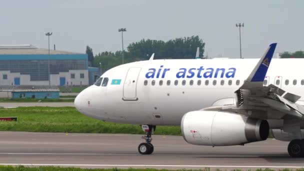 에어 아스타나 에어 버스 A320 택시 — 비디오