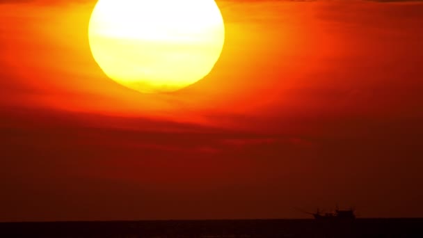 Zonsondergang landschap bij Phuket — Stockvideo