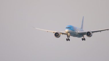 Boeing 787 Dreamliner yaklaşıyor