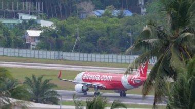 Phuket 'ten kalkan uçak.