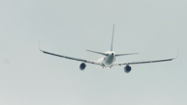 Phuket 'ten kalkan uçak.