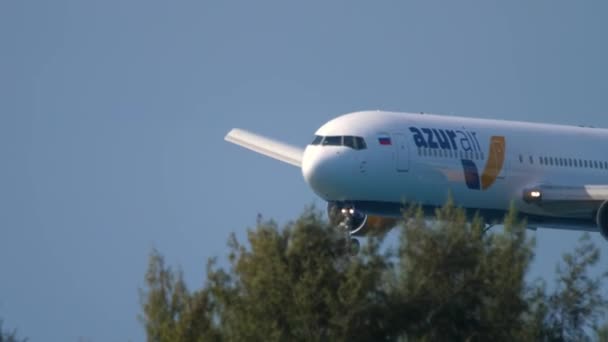 Azur Air Ukraine Boeing 767 leszállás — Stock videók