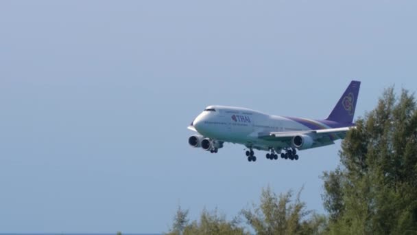 Avião Boeing 747 se aproximando — Vídeo de Stock