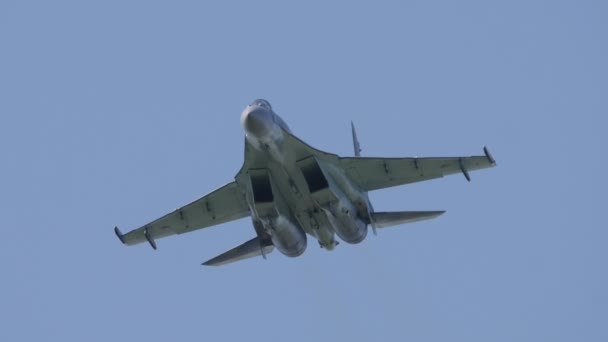 Equipo acrobático de halcones rusos, caza de defensa aérea Sukhoi-35 — Vídeo de stock