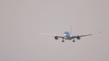 Boeing 787 Dreamliner yaklaşıyor