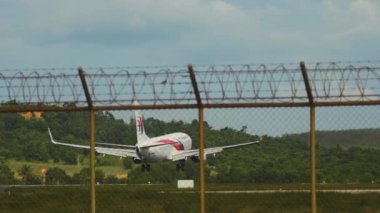 Uçak Boeing 737 açılış