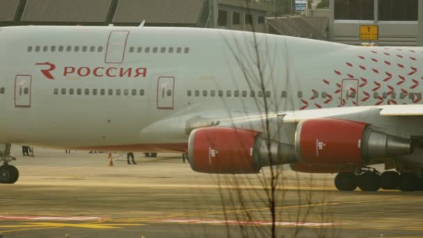 Avión en rodaje antes de la salida — Vídeos de Stock