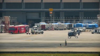 Denetmen helikopterle havaalanında buluşuyor.