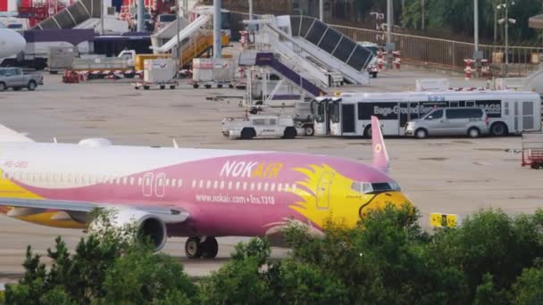 NOK Air Boeing 737 на старте — стоковое видео