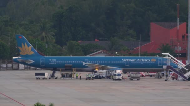 Vietnam Airlines Airbus A321 na lince — Stock video