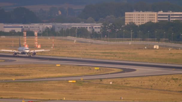 ルフトハンザエアバス320着陸 — ストック動画