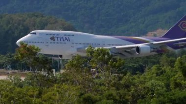 Boeing 747 uçağı yaklaşıyor.