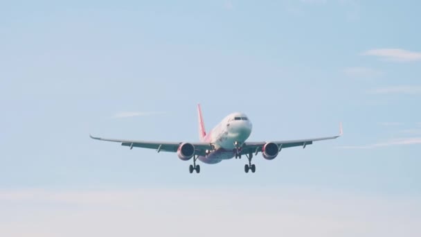 Flugzeug Airbus 320 bei der Landung — Stockvideo