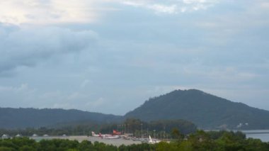 Phuket Uluslararası Havaalanı, zaman ayarlı