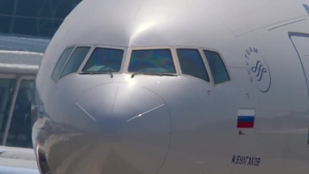 Kołowanie samolotu przed odlotem — Wideo stockowe
