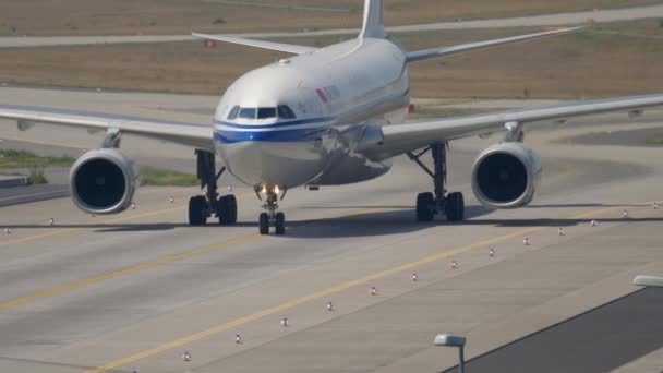 Air China Airbus A330 au sol — Video