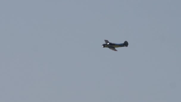 Aviones deportivos Yakovlev familia rendimiento grupo vuelo acrobático — Vídeo de stock