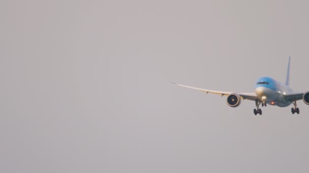 Боїнг 787 Dreamliner наближається — стокове відео