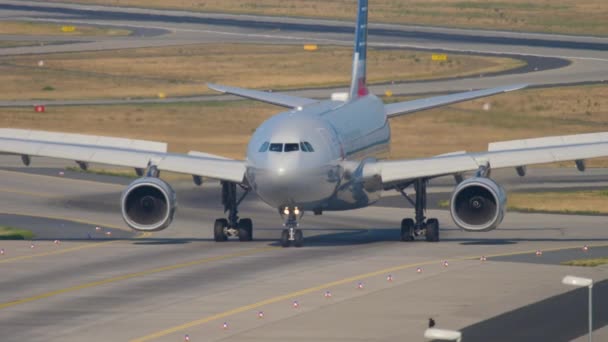 American Airlines Airbus A330 au sol — Video