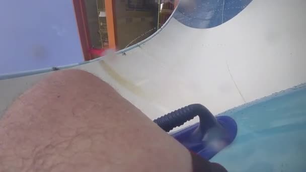 Fun down the water slide — Stock Video
