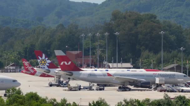 Tráfico en el aeropuerto de Phuket — Vídeo de stock