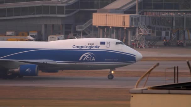 Chek Lap Kok luchthavenverkeer — Stockvideo