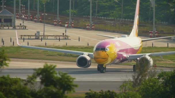 Avión gire pista antes de la salida — Vídeos de Stock