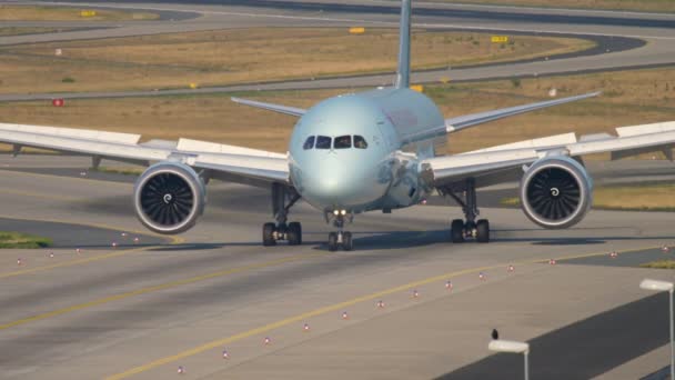 Air Canada Boeing 787 Dreamliner taxiën — Stockvideo