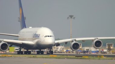 Lufthansa Airbus A380 taksicilik