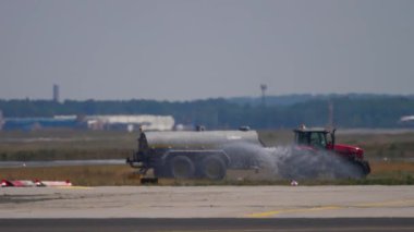 Su püskürtme su kamyon