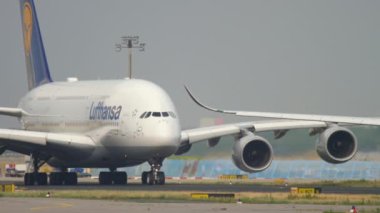 Lufthansa Airbus A380 taksicilik