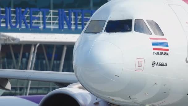 Thai AirAsia Airbus A320 circulation au sol — Video