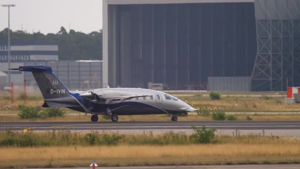 Turbólégcsavaros repülőgép indulás előtt — Stock videók