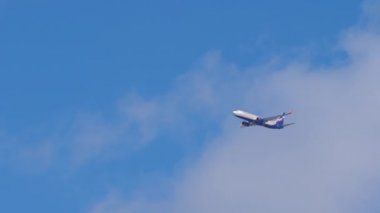 Aeroflot Boeing 737 yaklaşıyor.