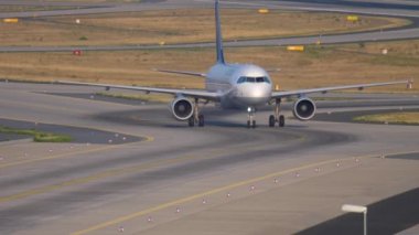 Lufthansa Havayolu 320 iniş yapıyor.