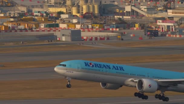 香港発韓国航空ボーイング777型機出発 — ストック動画