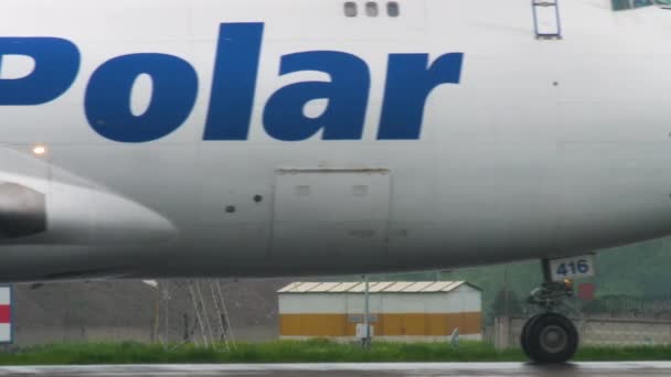 Avión de carga rodaje Antes de la salida — Vídeos de Stock