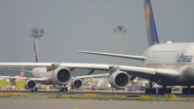 Lufthansa Airbus A380 taksicilik