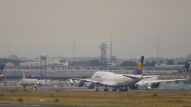 Boeing 747 Frankfurt 'tan kalkıyor.