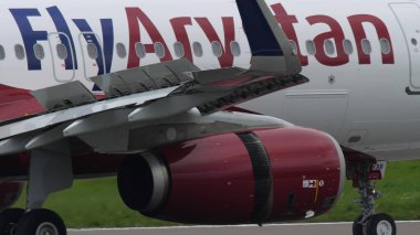 Arystan Airbus 320 'ye inin.
