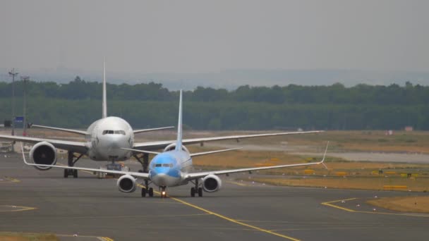 Hora punta en el aeropuerto de Frankfurt — Vídeos de Stock