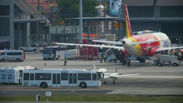 Airplane on service in airport — Stock Video