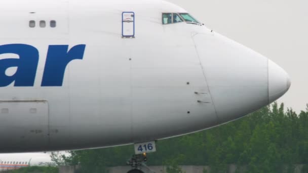 Letecká nákladní doprava před odletem — Stock video